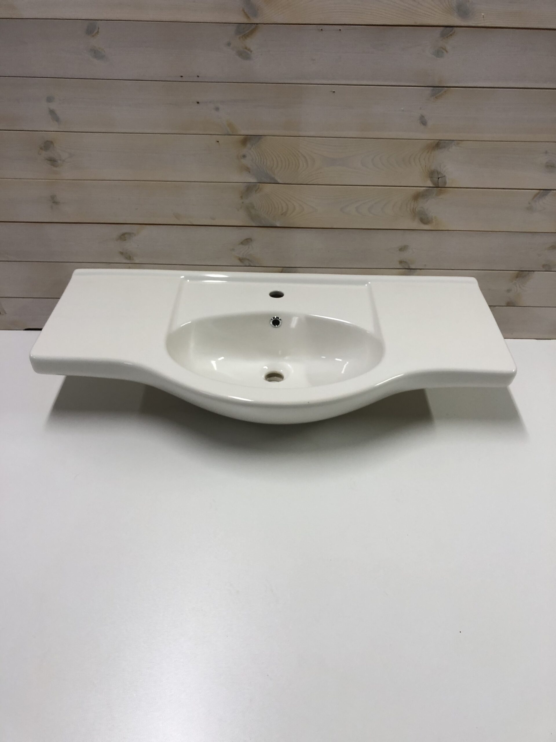 3 Outletprodukt - Stilrent vägghängt tvättställ - Bild 3