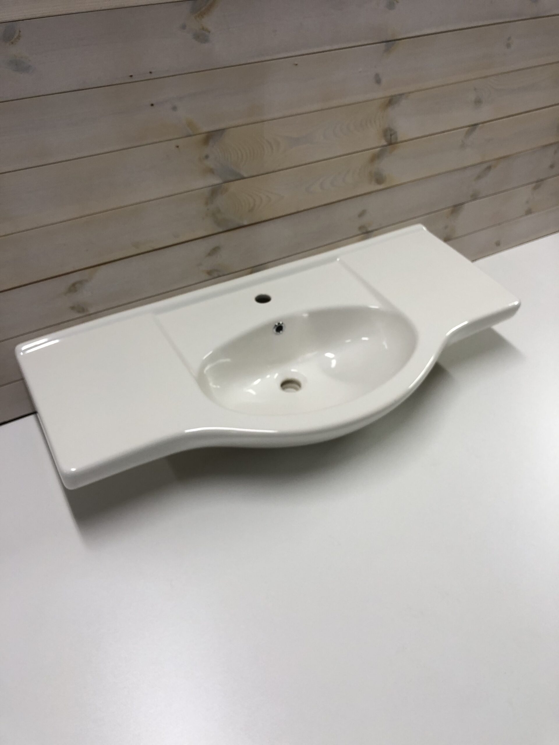 3 Outletprodukt - Stilrent vägghängt tvättställ - Bild 2