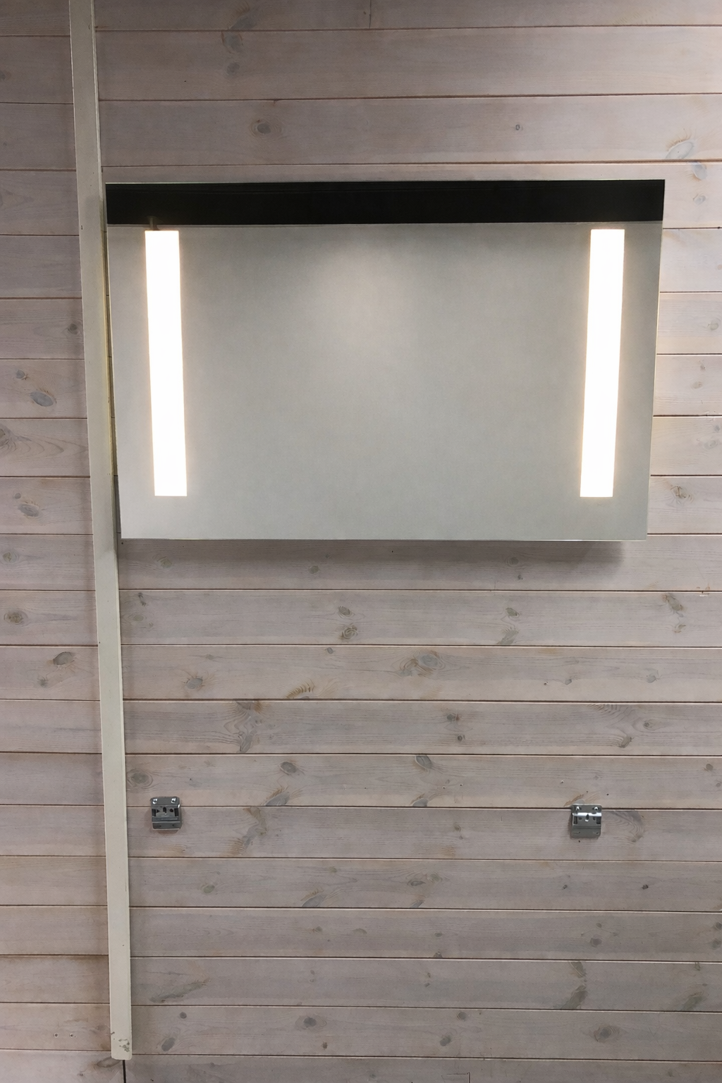 13 Outletprodukt - LIVE LED-spegel 100 cm – stilren design med integrerad belysning - Bild 1