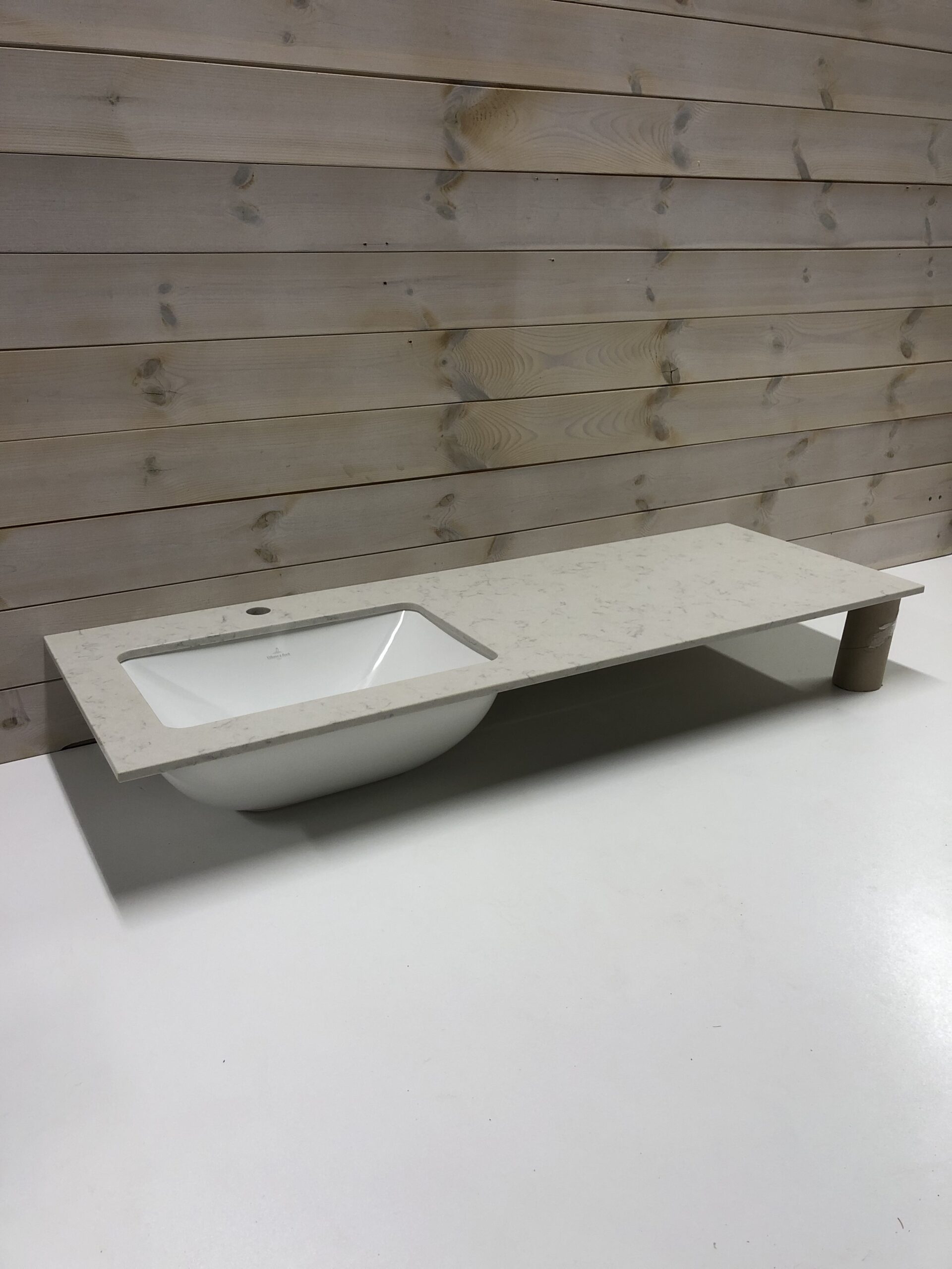 11 Outletprodukt - Villeroy & Boch – Stilren helhetslösning med integrerad bänkskiva - Bild 1