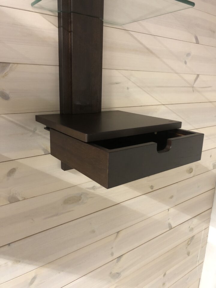 21 Outletprodukt- Pilaster vägghylla – TIDEN-serien