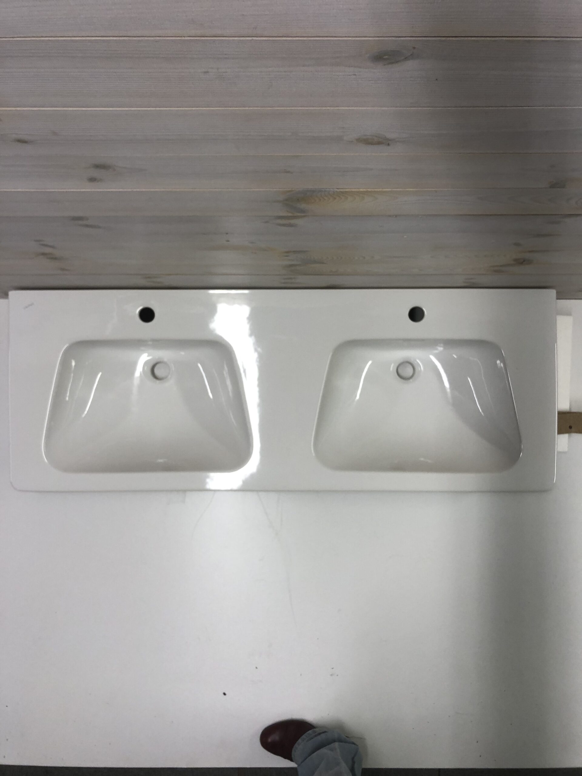 42Outletprodukt- Vägghängt dubbel-tvättställ från Laufen - Bild 2